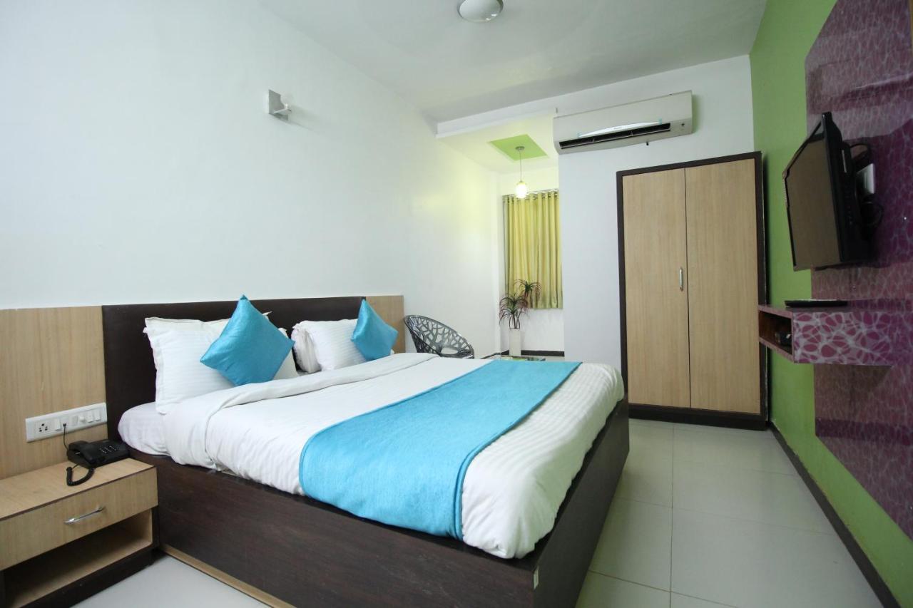 Hotel Hillton Inn Gandhinagar Buitenkant foto