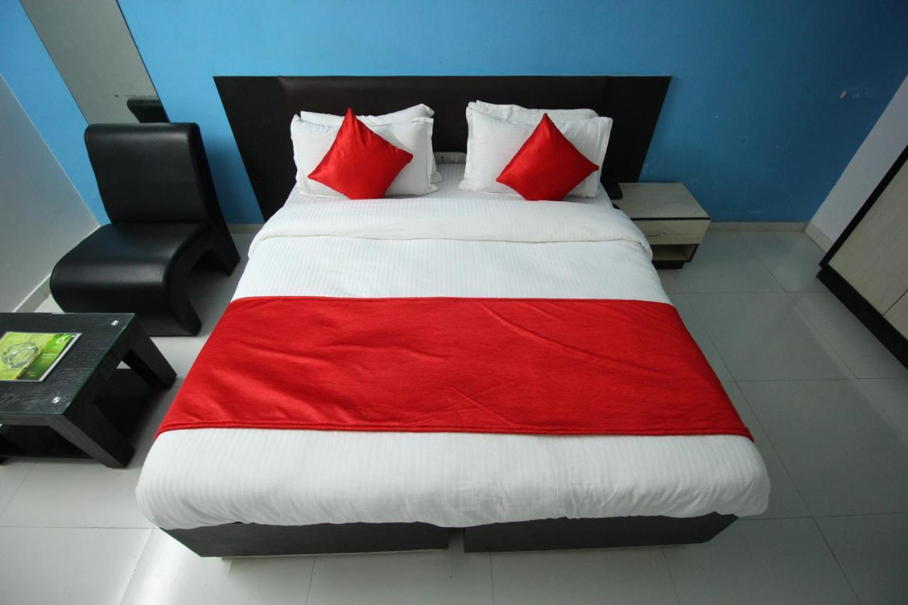 Hotel Hillton Inn Gandhinagar Buitenkant foto