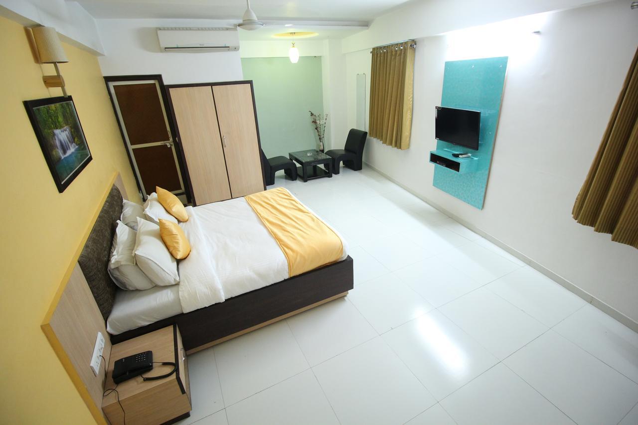 Hotel Hillton Inn Gandhinagar Buitenkant foto