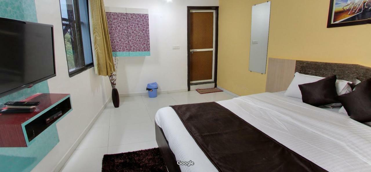 Hotel Hillton Inn Gandhinagar Buitenkant foto