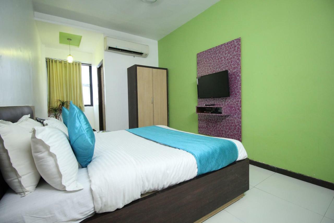 Hotel Hillton Inn Gandhinagar Buitenkant foto